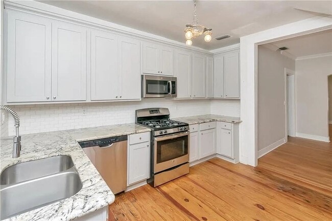 Building Photo - Beautiful 4 bedroom home in Midtown