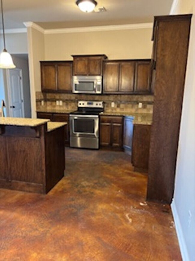Building Photo - 427 Dalton Ln