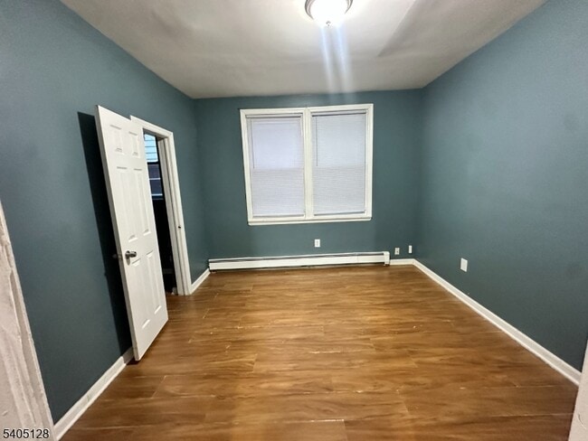 Building Photo - 241 Wainwright St