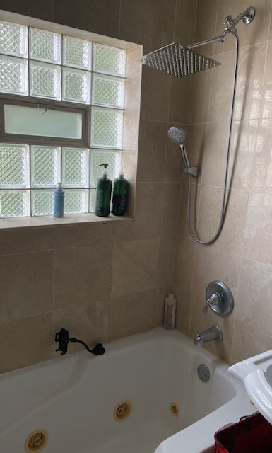 Building Photo - 6414 N Mozart St