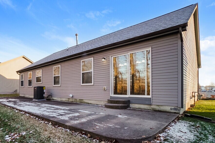 Building Photo - 9054 Jackies Bend