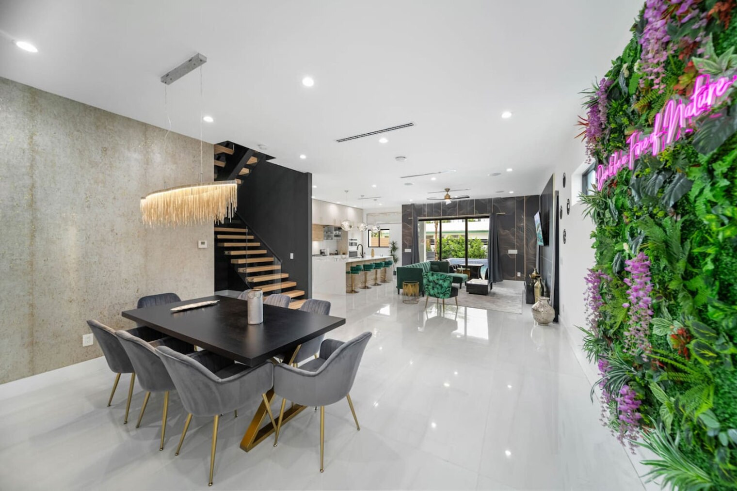 Building Photo - 547 NE 16th Ave