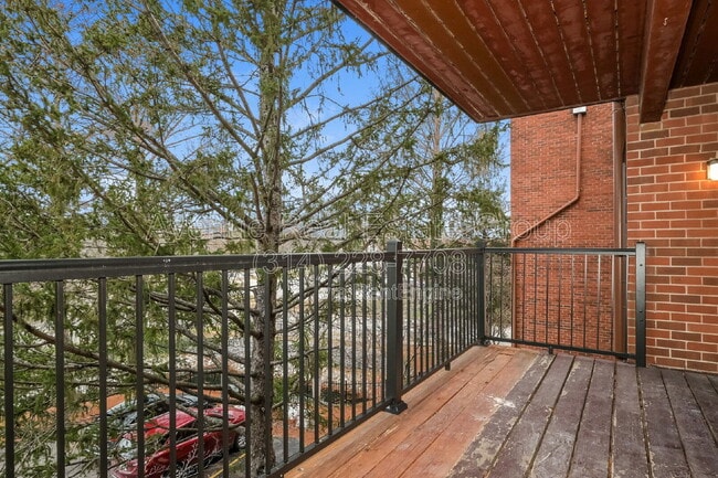 Building Photo - 590 Sarah Ln