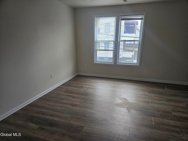 Building Photo - 29 Robin St