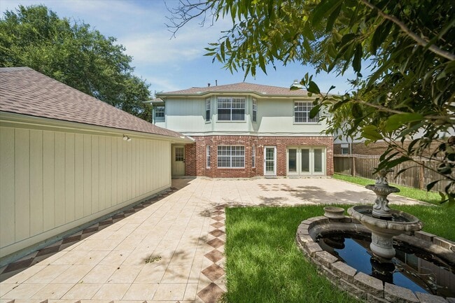 Building Photo - 2431 Parkwood Ln
