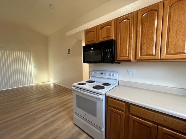 Building Photo - Newly Remodeled Home