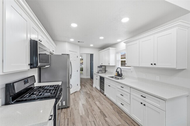 Building Photo - 5234 Findlay Dr