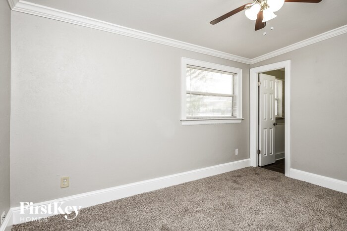 Building Photo - 8013 Powell Dr