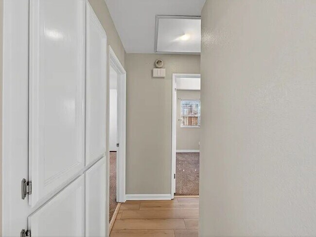 Building Photo - 3 bedroom 2 bath in Dry Creek School District.