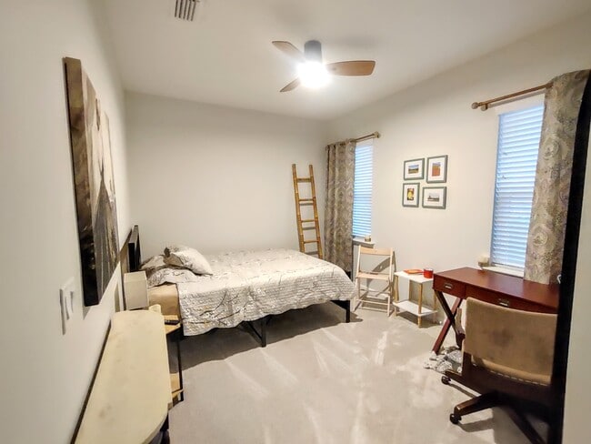 Building Photo - 253 Bella Dr