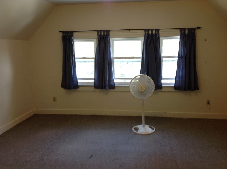 Building Photo - 188 Lawrence St