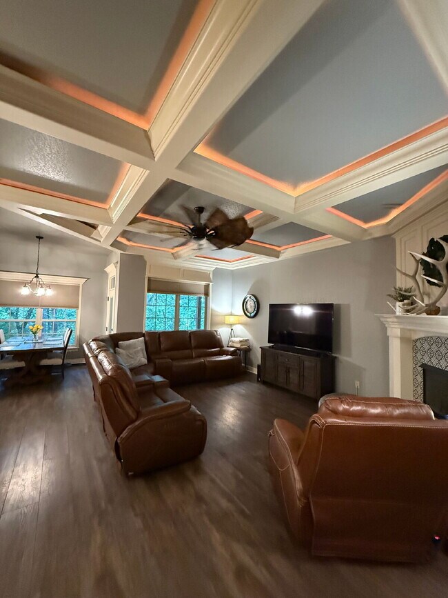 Building Photo - Pre-leasing for September - 5BR with all of the extras!