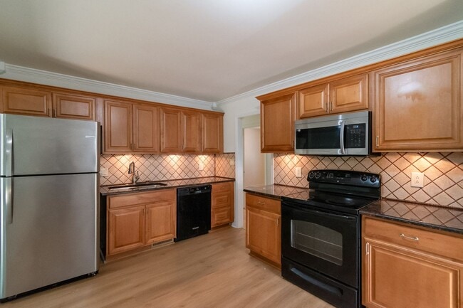 Building Photo - Well maintained ranch home in Charlotte!