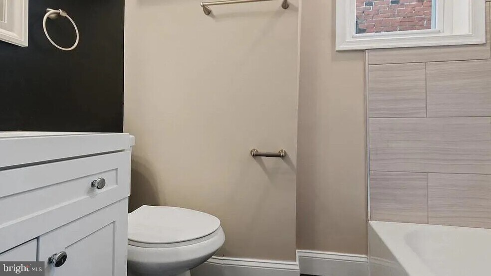 Building Photo - 2336 Pierce St