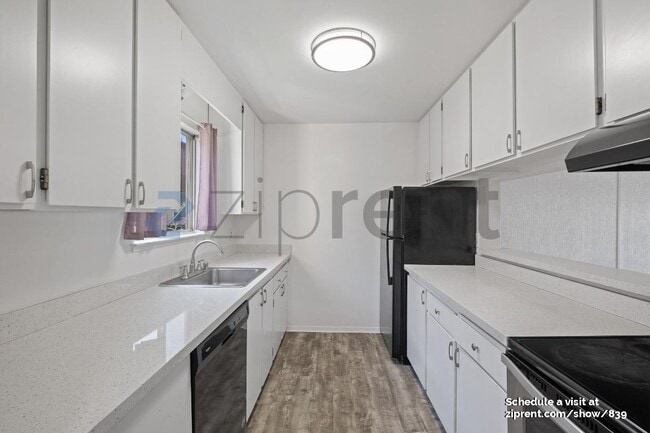 Building Photo - 1060 Oak Grove Rd