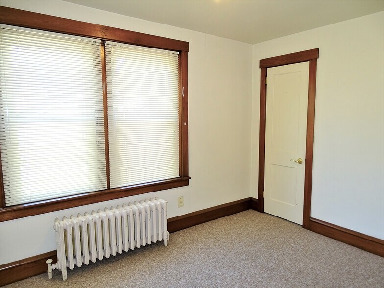 Building Photo - 43 E Pine St