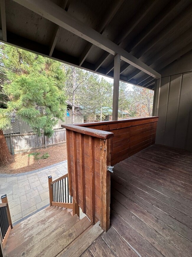 Building Photo - Updated SW Bend Home with Large Backyard!