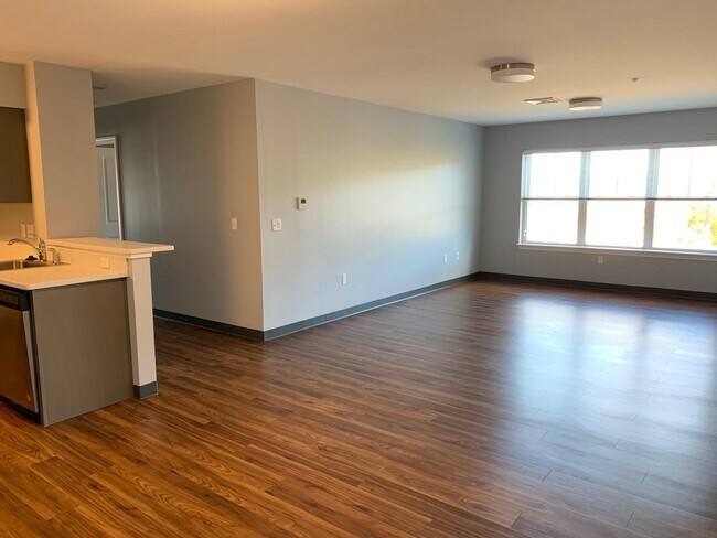 Building Photo - 15 E Ridge Dr