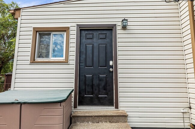 Building Photo - 14926 E 10 Mile Rd