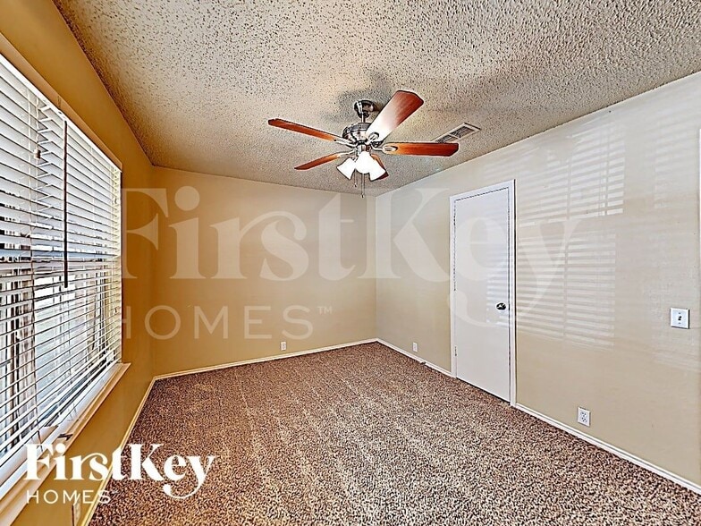 Building Photo - 208 Amber Ridge Dr