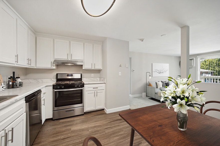 Primary Photo - Middlesex Crossing