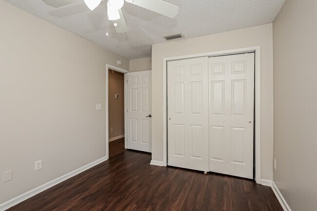 Building Photo - 11340 Trotting Horse Ln S