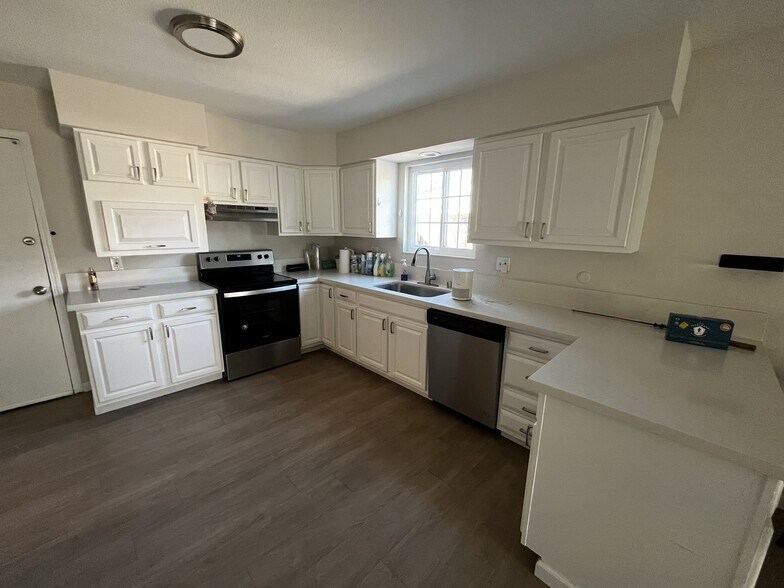 Building Photo - 2333 Zinfandel Dr