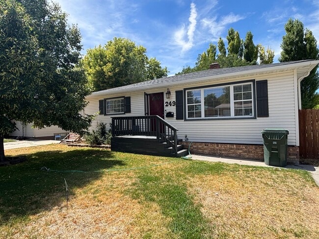 Primary Photo - 4 Bedroom 2 Bathroom