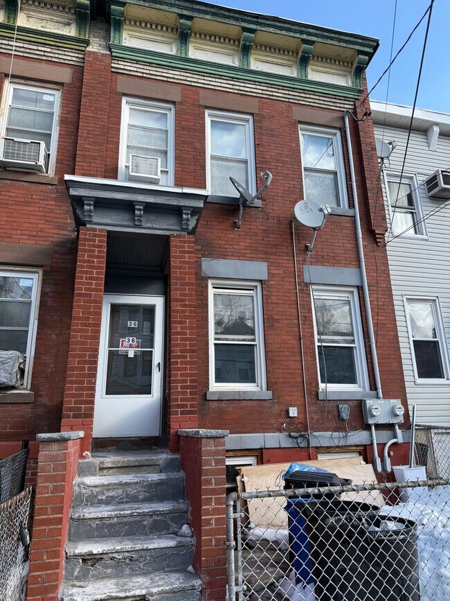 Building Photo - 36 Clarke Ave