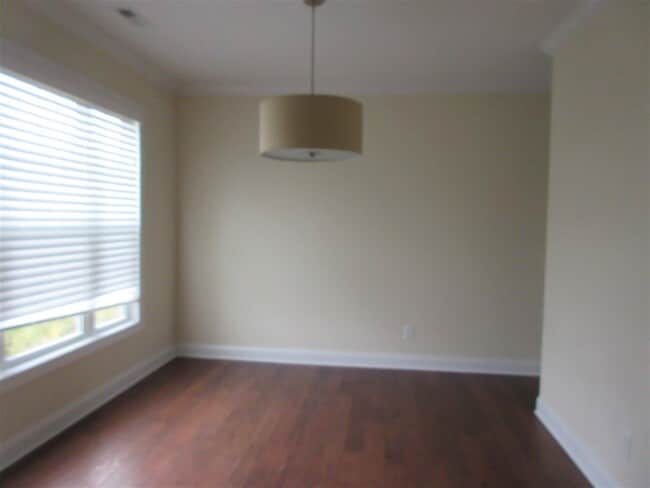 Building Photo - 403 Wolfe Ln