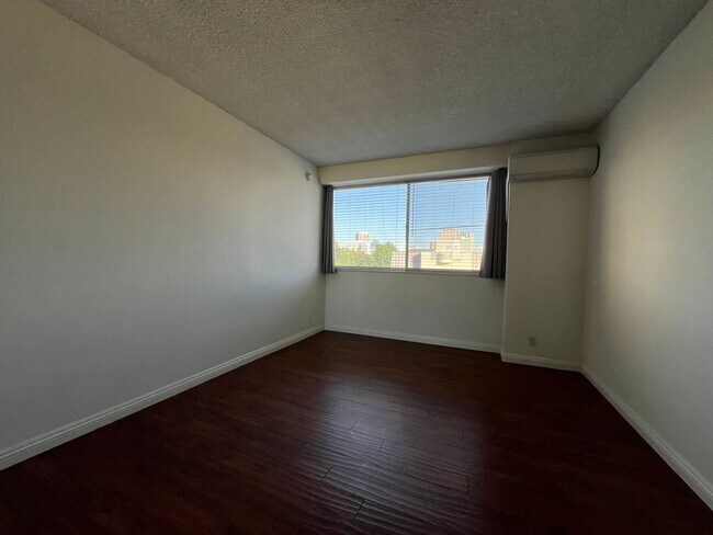 Building Photo - 969 Hilgard Ave