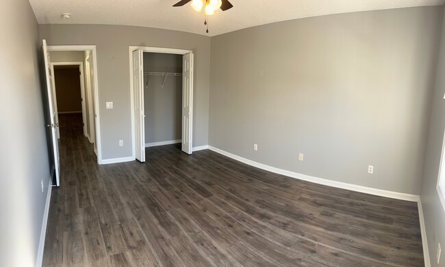 Building Photo - 160 Commons Dr