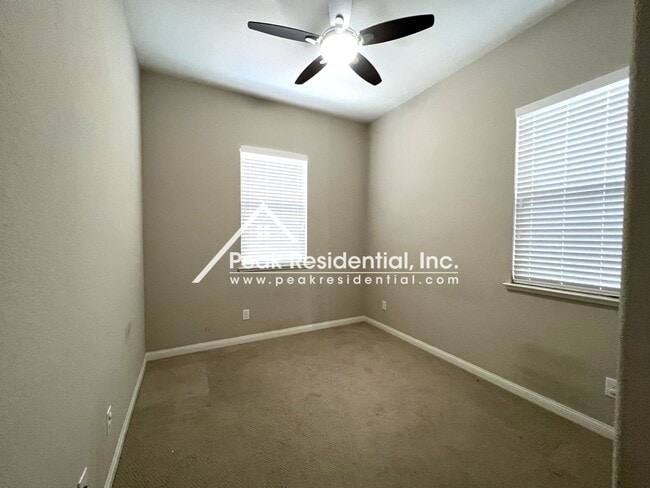 Building Photo - Updated 4bd/3ba Fair Oaks Home with Large ...