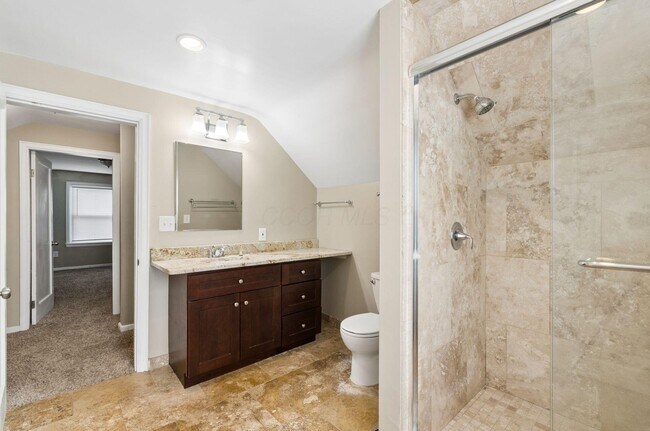 Building Photo - 557 E Royal Forest Blvd
