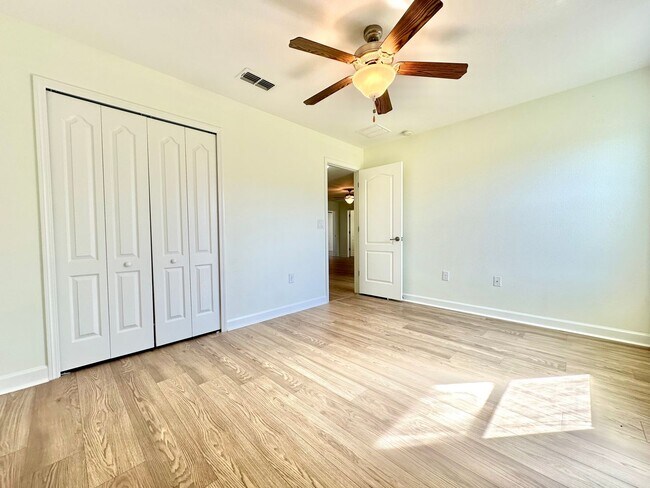 Building Photo - Upscale and modern 5bedroom/2.5bath home i...