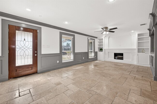 Building Photo - 10054 Cedardale Dr