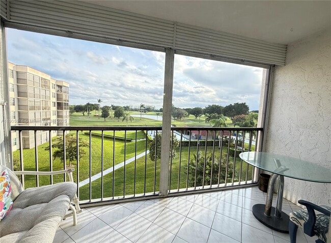 Primary Photo - 8900 Washington St