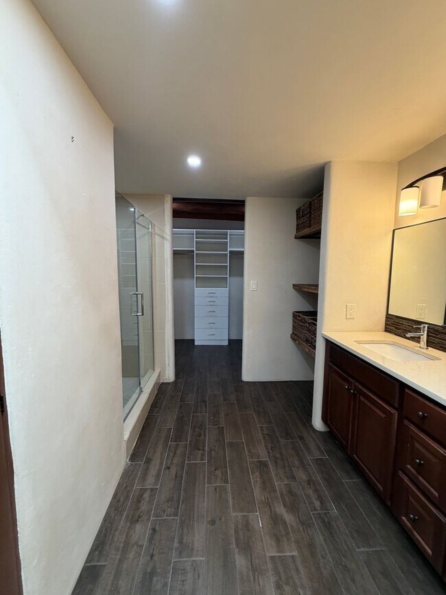 Building Photo - 152 Lorenzo Rd