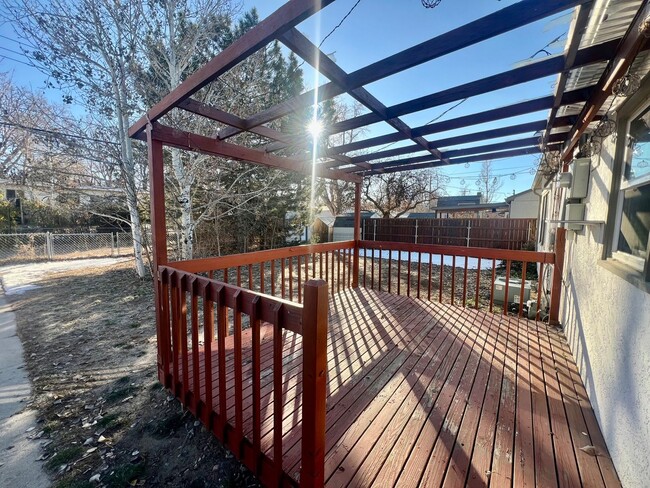 Building Photo - Charming 2 bedroom rancher located in central Colorado Springs!