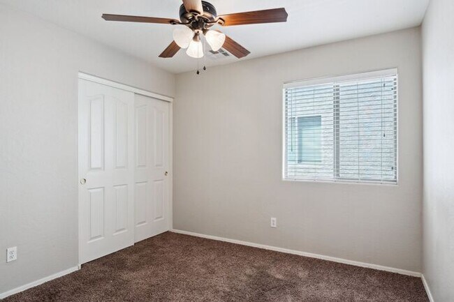 Building Photo - San Tan Heights