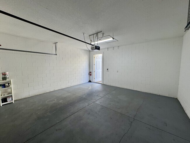 Building Photo - 7448 Leighside Dr