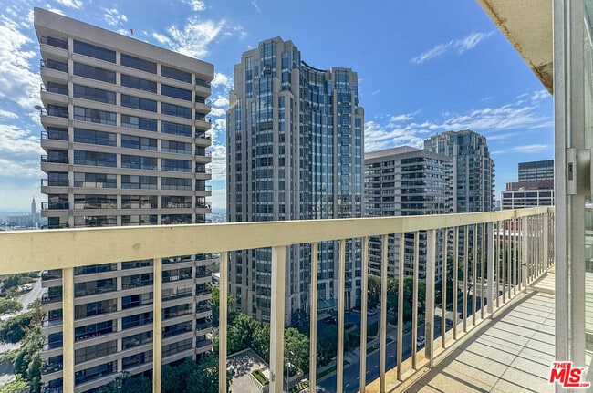 Building Photo - 10751 Wilshire Blvd