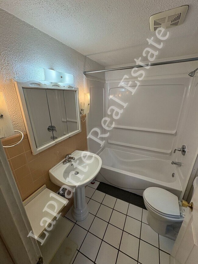 Building Photo - Charming 3-Bedroom Home in Central Toledo – Spacious Layout & Convenient Location