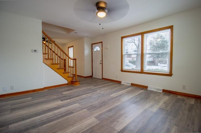 Building Photo - 212 E 142nd Pl