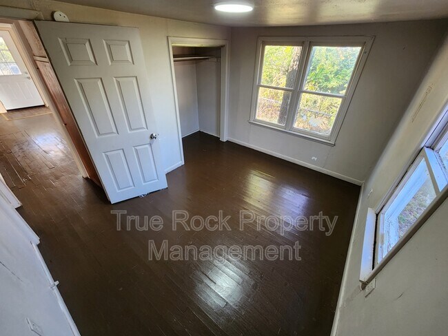 Building Photo - 102 W 7th