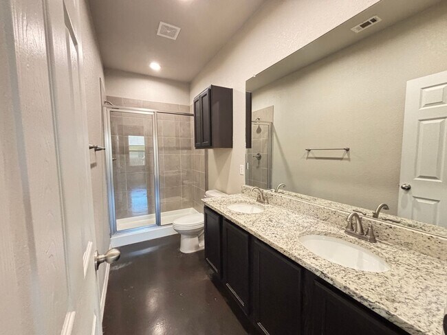 Building Photo - Luxury Duplex in Seguin with 3-bed, 2-bath...
