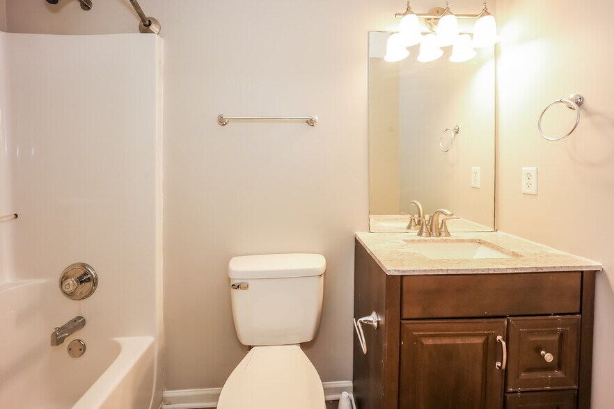 Building Photo - 220 Willow Springs Dr
