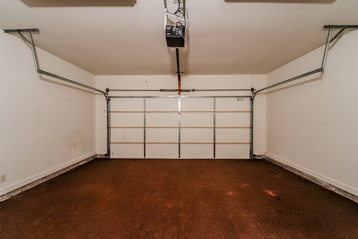 Building Photo - 245 Hathaway Ln