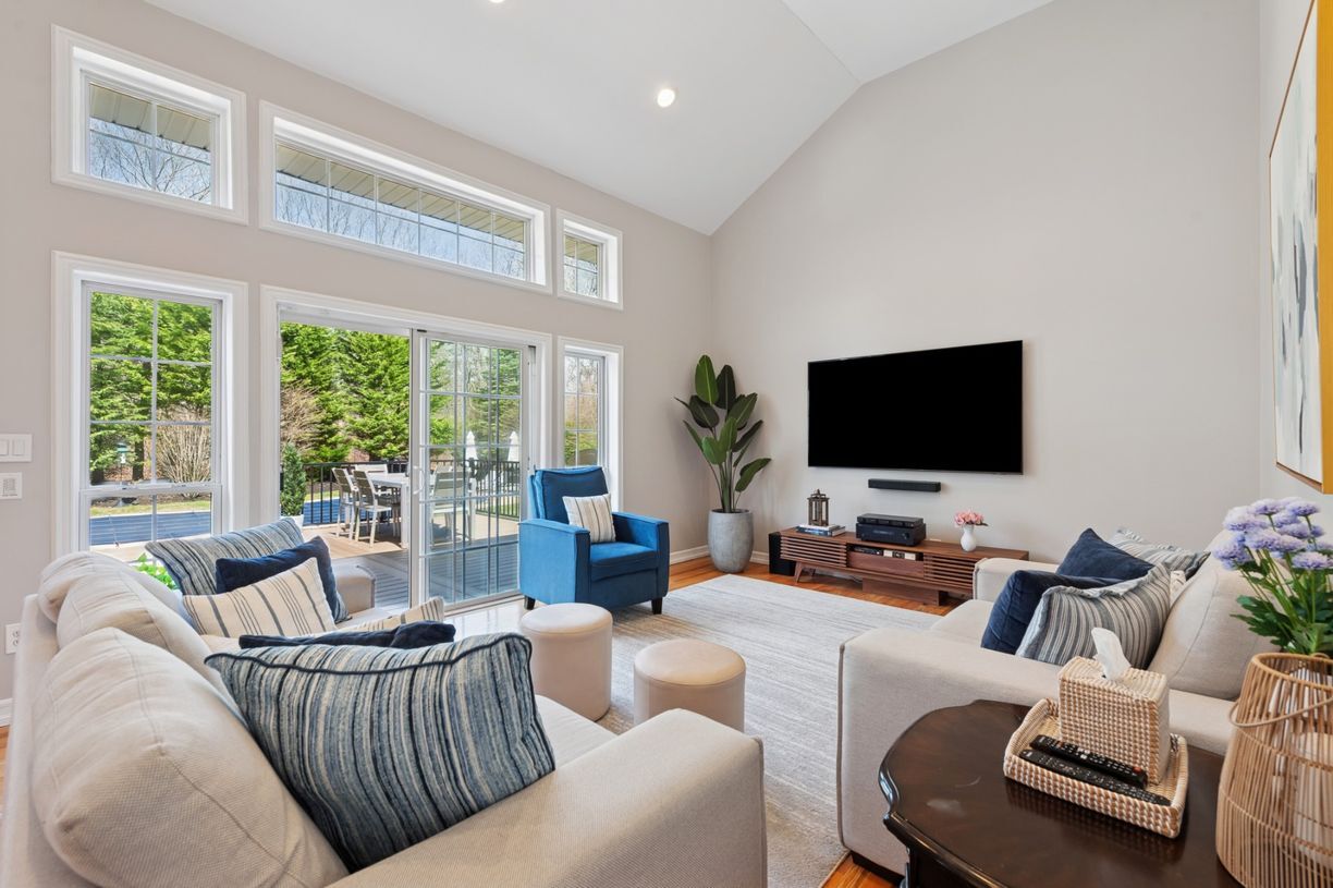 Building Photo - 39 Hollow Ln