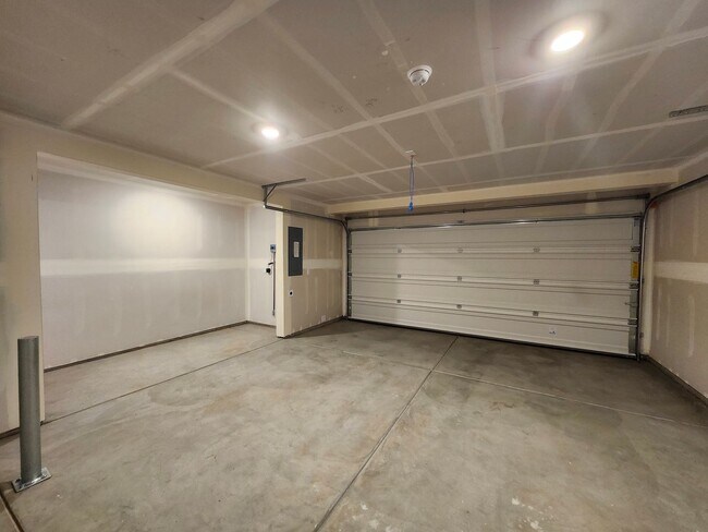 Building Photo - Move-In Special: $500 off- Brand New Const...